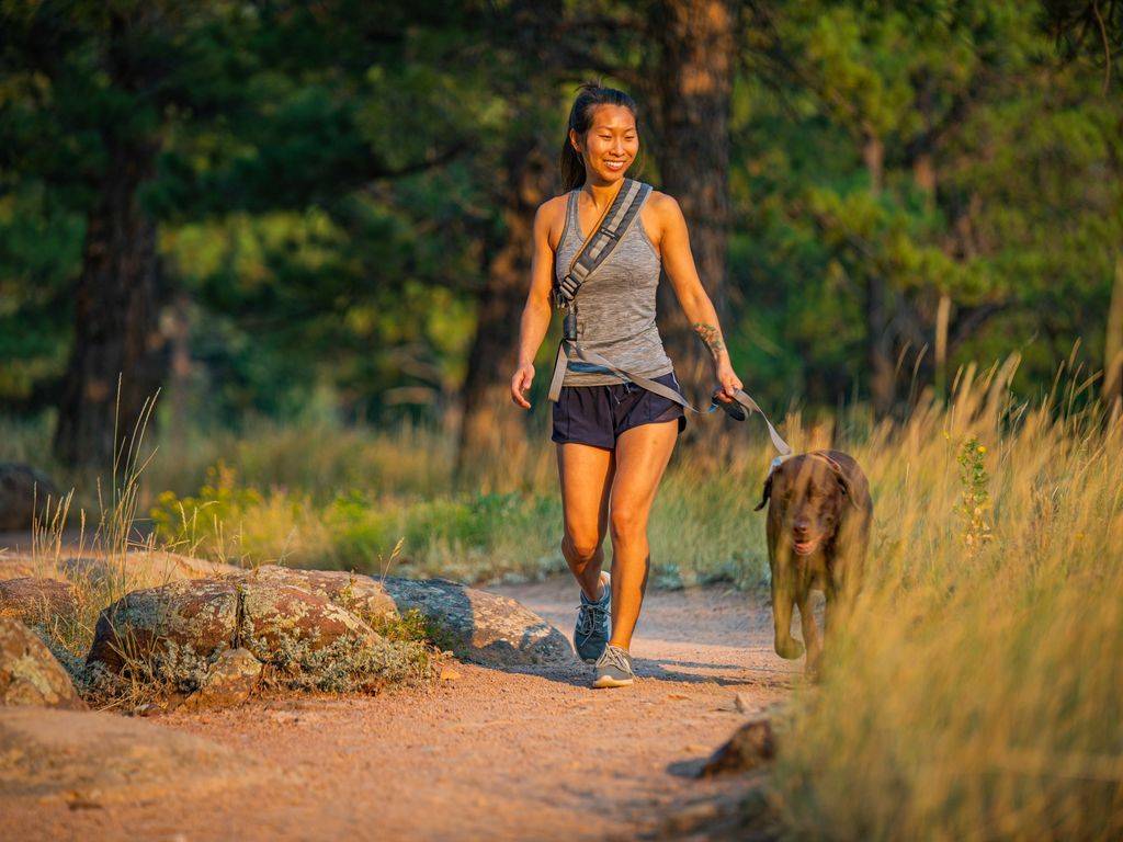 Cross Body Dog Leashes vs Waist Leashes Why They Are Superior LifeHandle